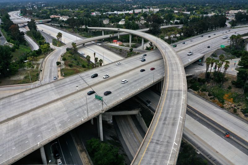 &copy; Reuters. FILE PHOTO: An empty freeway intersection is seen two days before Earth Day, after Los Angeles’ stay-at-home order caused a drop in pollution, as the global outbreak of the coronavirus disease (COVID-19) continues,  in Pasadena, near Los Angeles, Califo