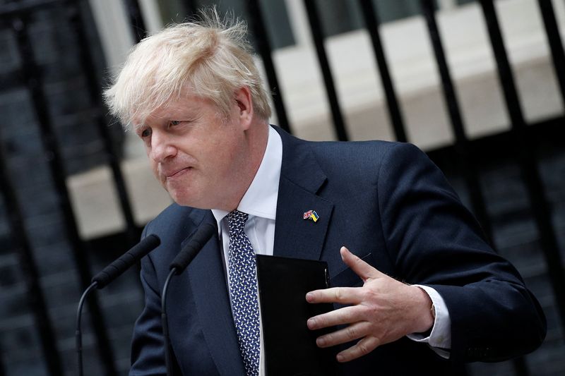 © Reuters. British Prime Minister Boris Johnson makes a statement at Downing Street in London, Britain, July 7, 2022. REUTERS/Peter Nicholls