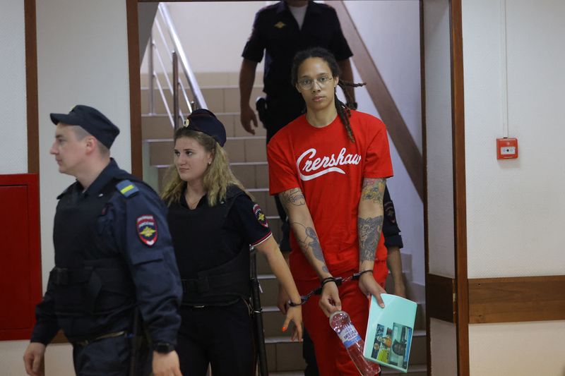&copy; Reuters. U.S. basketball player Brittney Griner, who was detained in March at Moscow's Sheremetyevo airport and later charged with illegal possession of cannabis, is escorted before a court hearing in Khimki outside Moscow, Russia July 7, 2022.  REUTERS/Evgenia No