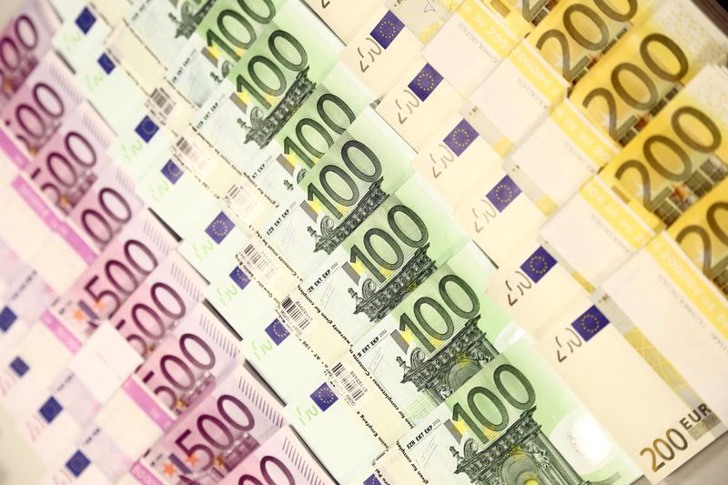 &copy; Reuters. Imagen de archivo de billetes de euros en el Banco Nacional de Croacia en Zagreb, Croacia. 21 de mayo, 2019. REUTERS/Antonio Bronic/Archivo