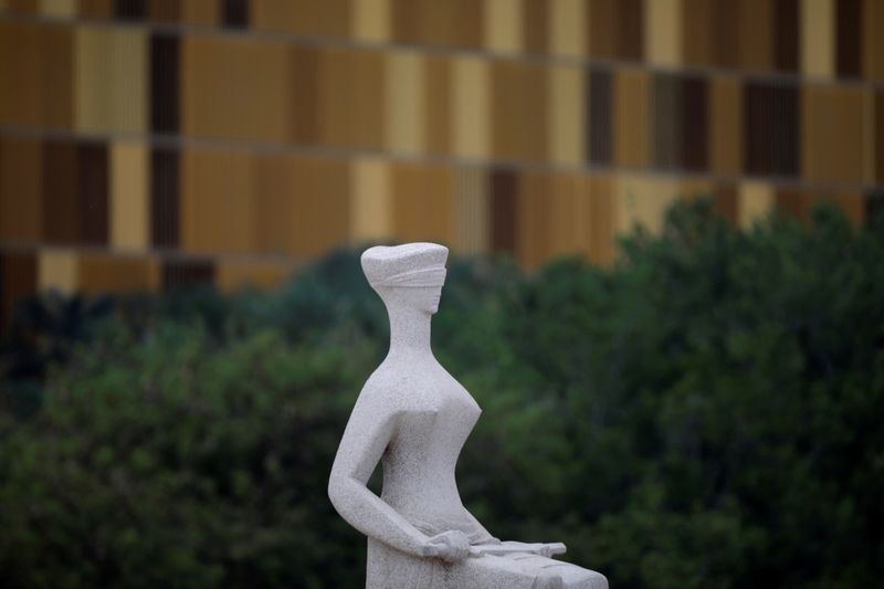 &copy; Reuters. Estátua da Justiça do lado de fora do Supremo Tribunal Federal em  Brasília
23/11/2017 REUTERS/Ueslei Marcelino