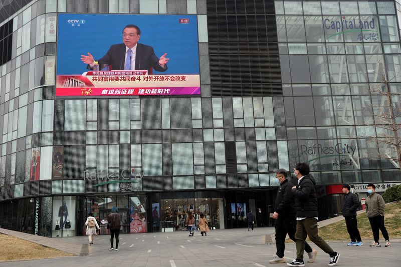 &copy; Reuters. L'économie chinoise se redresse mais les bases de cette reprise ne sont pas solides et des efforts supplémentaires sont encore nécessaires, a déclaré jeudi le Premier ministre, Li Keqiang. /Photo prise le 11 mars 2022/REUTERS/Tingshu Wang