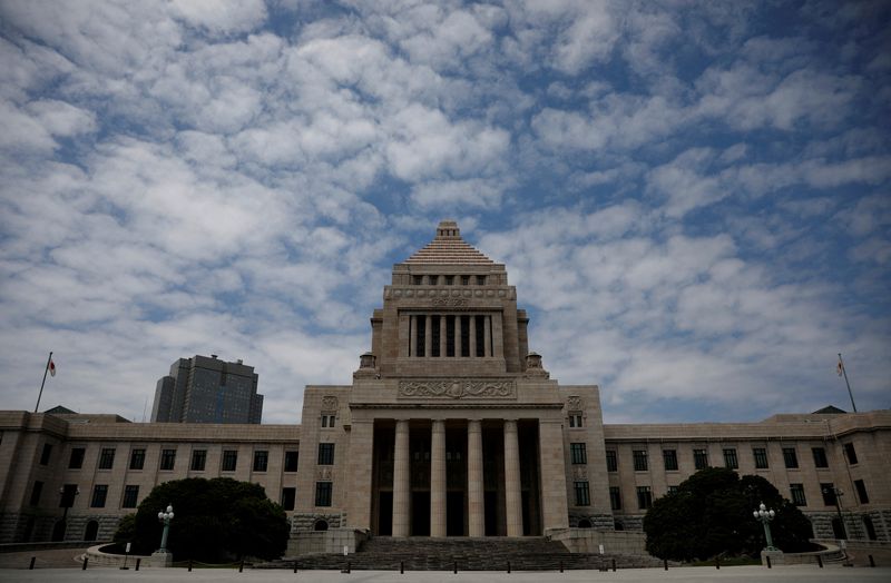 &copy; Reuters. 　７月１０日投開票の第２６回参院選は、１２５議席（改選１２４、非改選の欠員補充１）を与野党が奪い合う。写真は国会。２０２１年５月撮影（２０２２年　ロイター/Kim Kyung-Hoon）