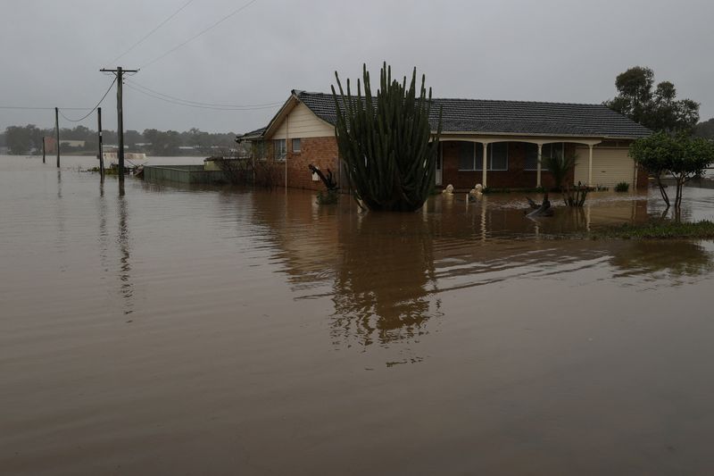 Thousands of Sydney residents return home to assess damage as flood waters recede 1 Thousands of Sydney residents return home to assess damage as flood waters recede