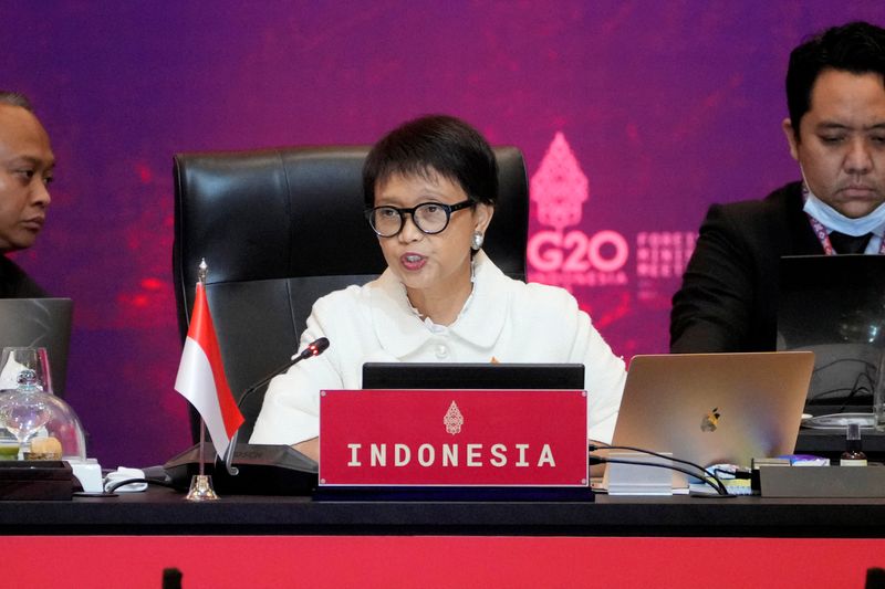&copy; Reuters. وزيرة الخارجية الإندونيسية ريتنو مارسودي تلقي كلمة أمام اجتماع لمجموعة العشرين في بالي يوم الجمعة. صورة لرويترز من ممثل لوكالات الأنباء.