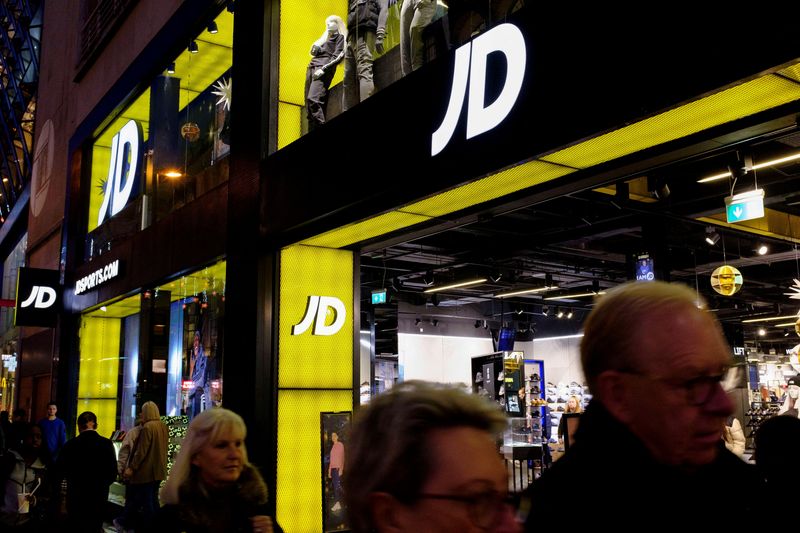 &copy; Reuters. FILE PHOTO: People walk past a JD Sports store in London, Britain, November 17, 2021. REUTERS/May James