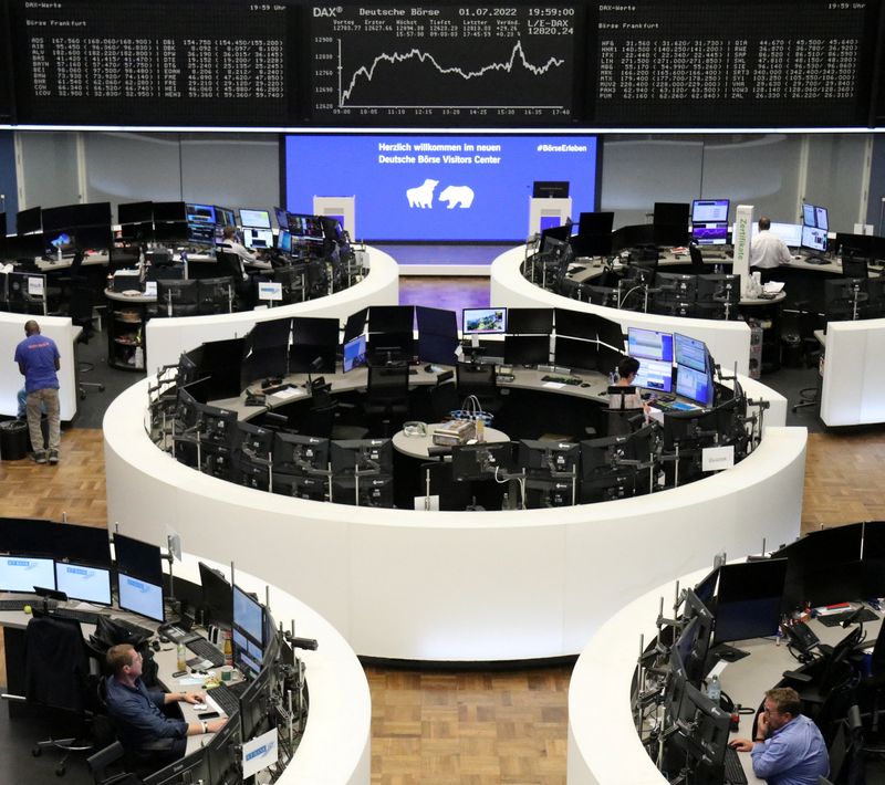 &copy; Reuters. Imagen de archivo de un gráfico del índice bursátil alemán DAX en una pantalla en la bolsa de Fráncfort, Alemania. 1 de julio, 2022. REUTERS/Staff/Archivo