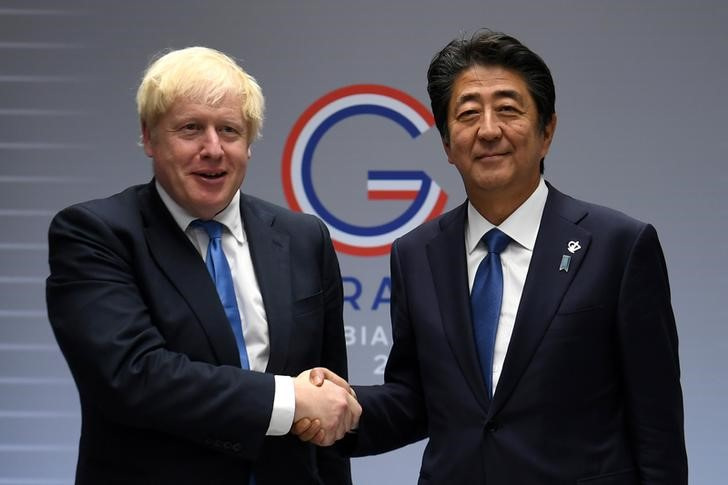 &copy; Reuters. 　７月８日、英国のジョンソン首相は、安倍晋三元首相が銃で撃たれ死去したことについて、「信じられないほど悲しいニュース」だとし、英国は「この暗く悲しい時」に日本と共にあると