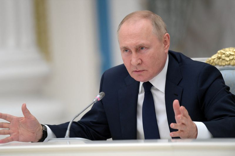 &copy; Reuters. Presidente da Rússia, Vladimir Putin, durante reunião com líderes parlamentares em Moscou
07/07/2022 Sputnik/Aleksey Nikolskyi/Kremlin via REUTERS