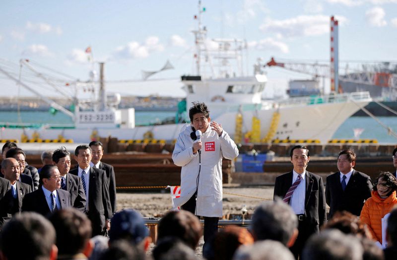 Before fatal shooting, Japan's Abe was up close with the crowd