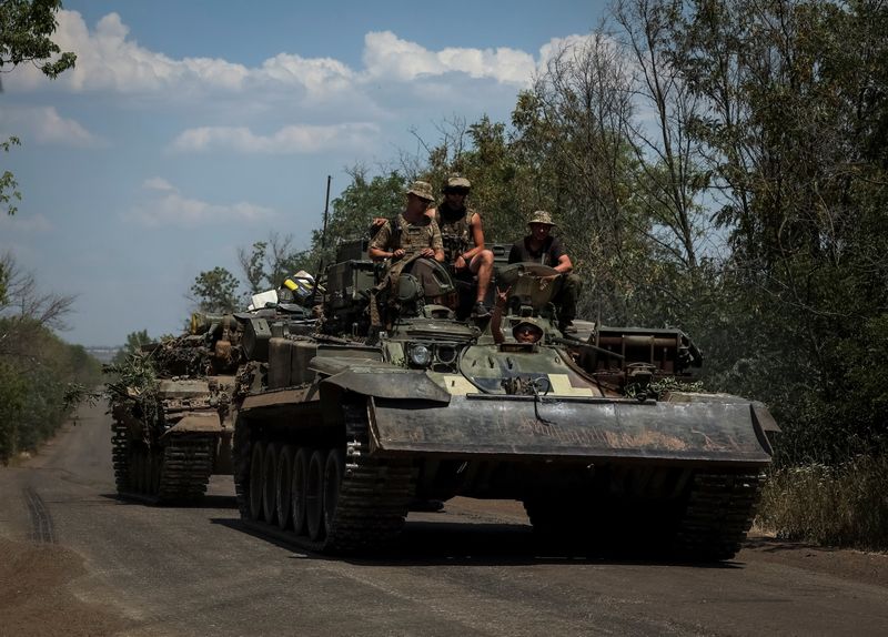 &copy; Reuters. Militares ucranianos em Donetsk, no leste do país, durante a invasão russa
08/07/2022
REUTERS/Gleb Garanich