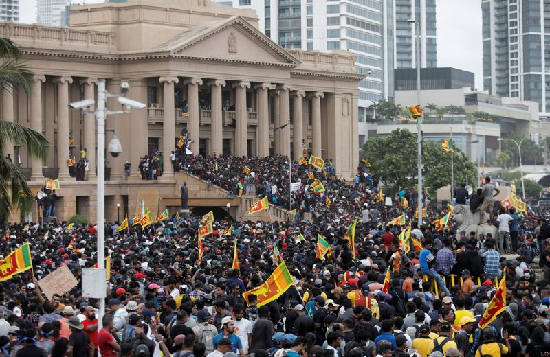 &copy; Reuters. FILE PHOTO: Demonstrators celebrate after entering into the Presidential Secretariat, after President Gotabaya Rajapaksa fled, amid the country's economic crisis, in Colombo, Sri Lanka July 9, 2022. REUTERS/Dinuka Liyanawatte