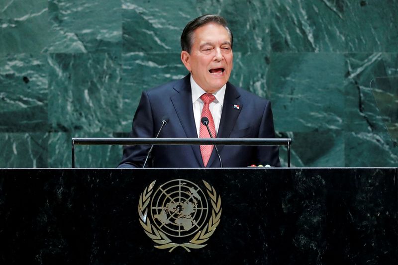 &copy; Reuters. رئيس بنما لاورينتينو كورتيزو أثناء خطاب أمام الجمعية العامة للأمم المتحدة في نيويورك في صورة من أرشيف رويترز.