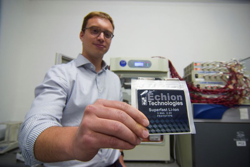 &copy; Reuters. Echion Technologies CEO Jean de La Verpilliere holds up a commercial format prototype battery made using a niobium anode that enables it to charge in minutes at the battery startup’s headquarters in Cambridge, Britain, June 13, 2022. REUTERS/Nick Carey.