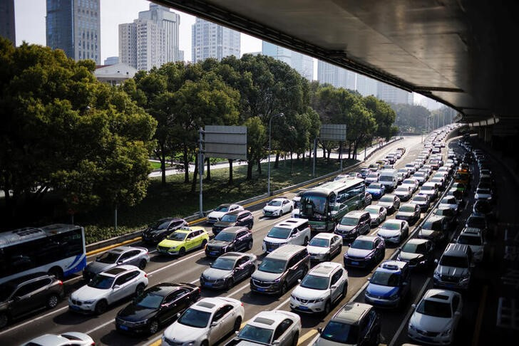 &copy; Reuters. 　中国の自動車業界団体、中国汽車工業協会（ＣＡＡＭ）が１１日公表したデータによると、６月の国内自動車販売台数は前年同月比２３.８％増となり、４カ月ぶりに増加した。写真は上