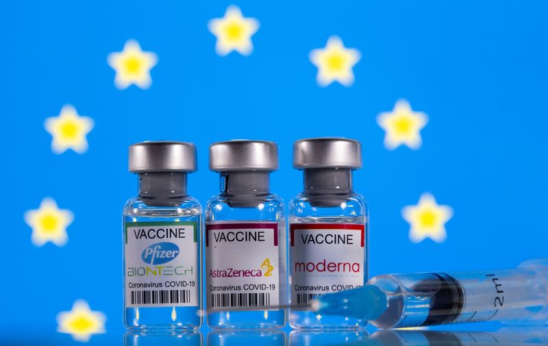 &copy; Reuters. Les autorités sanitaires de l'Union européenne ont recommandé lundi un deuxième rappel de vaccin contre le COVID-19 pour les personnes de plus de 60 ans alors que de nombreux pays de l'UE sont confrontés à une nouvelle augmentation des contamination