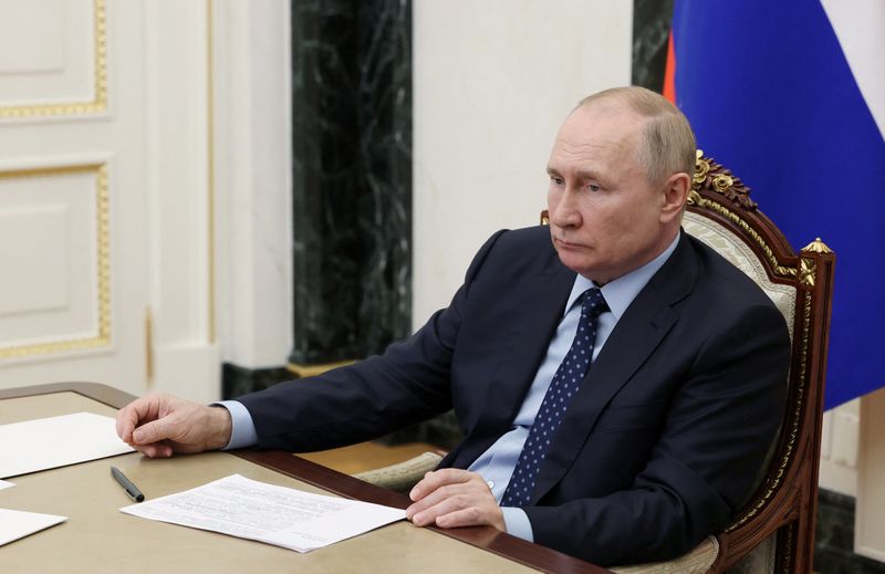 &copy; Reuters. الرئيس الروسي فلاديمير بوتين أثناء اجتماع حكومي في موسكو يوم 8 يوليو تموز 2022. صورة لوكالة سبوتنيك حصلت عليها رويترز من طرف ثالث