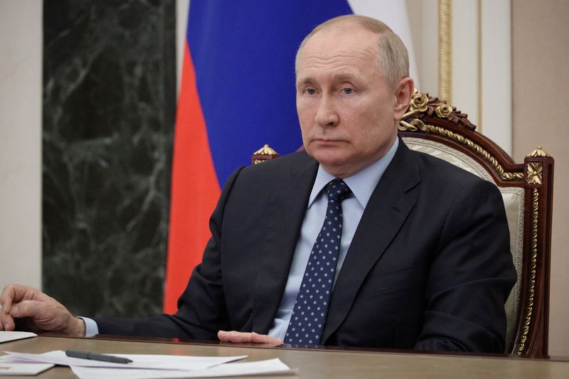&copy; Reuters. الرئيس الروسي فلاديمير بوتين يرأس اجتماعا في موسكو يوم الثامن من يوليو تموز 2022. صورة من سبوتنيك. 