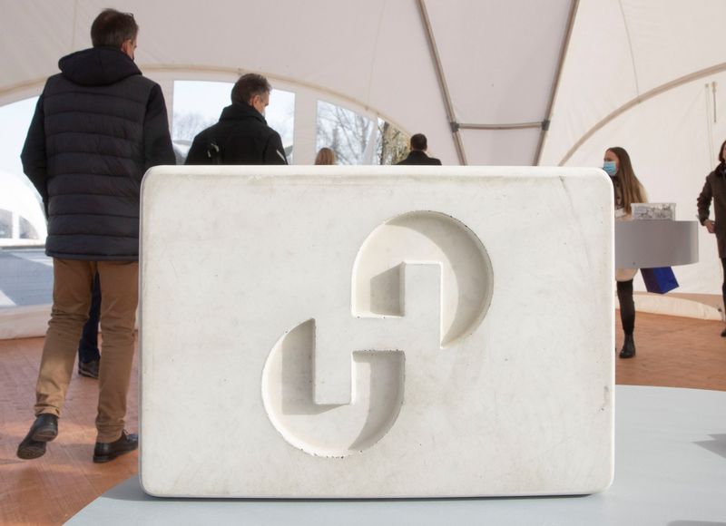 &copy; Reuters. FILE PHOTO: The new logo of Swiss cement maker Holcim is seen in a block of concrete during the Holcim Capital Markets Day event in Basel, Switzerland, November 18, 2021. REUTERS/Arnd Wiegmann