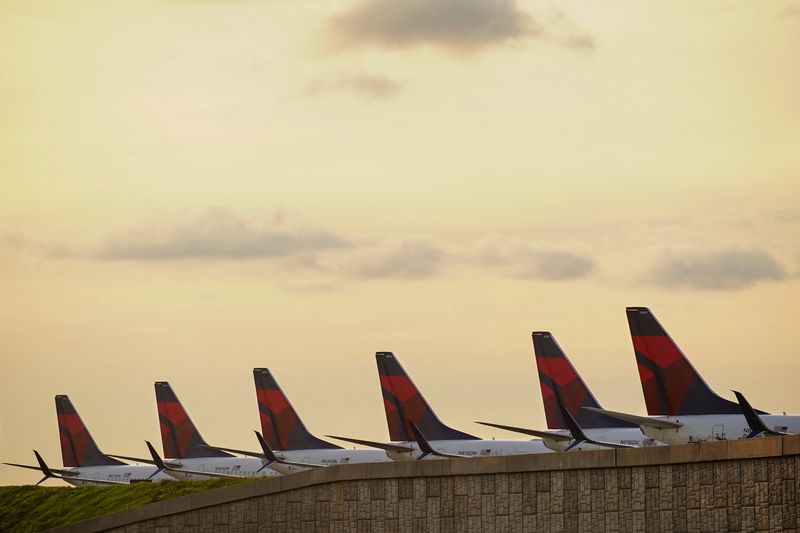 &copy; Reuters. FILE PHOTO: Delta Air Lines 737 passenger planes are seen lined up on a runway where they are parked due to flight reductions made to slow the spread of coronavirus disease (COVID-19), at Atlanta Hartsfield-Jackson International Airport in Atlanta, Georgi