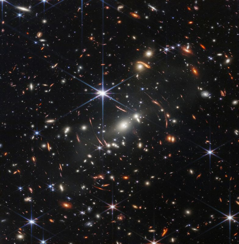 &copy; Reuters. FOTO DE ARCHIVO. La primera imagen a todo color del telescopio espacial James Webb de la NASA, un revolucionario aparato diseñado para asomarse al cosmos hasta los albores del universo, muestra el cúmulo de galaxias SMACS 0723, conocido como el Primer C