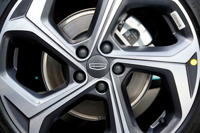 &copy; Reuters. FILE PHOTO: The Geely logo is seen on a rim at a car dealership in Shanghai, China August 17, 2021. Picture taken August 17, 2021. REUTERS/Aly Song/