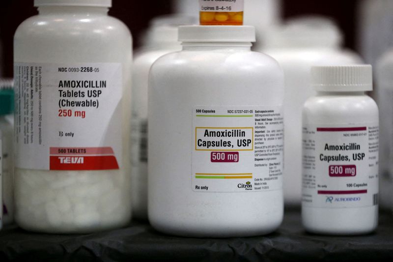 &copy; Reuters. FILE PHOTO: Amoxicillin penicillin antibiotics are seen in the pharmacy at a medical and dental health clinic in Los Angeles, California, U.S., April 27, 2016. REUTERS/Lucy Nicholson/File Photo