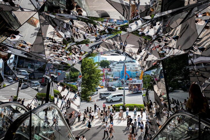 &copy; Reuters. 　７月１３日、東京都は、新たに１万６８７８人の新型コロナ感染が確認されたと発表した。感染確認者が１万５０００人を上回るのは２月１８日以来で、約５カ月ぶりの高水準。写真は２