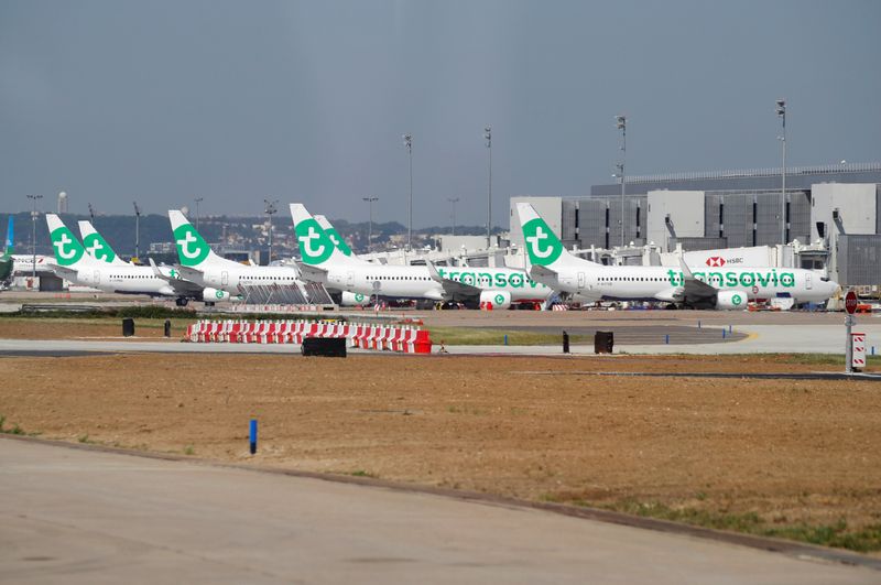 &copy; Reuters. FILE PHOTO: Transavia Boeing 737 aircrafts are parked on the tarmac at Orly Airport before for its re-opening following the coronavirus disease (COVID-19) outbreak in France, June 24, 2020. REUTERS/Charles Platiau