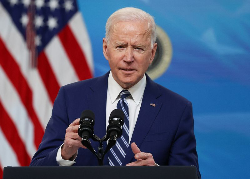 &copy; Reuters. U.S. President Joe Biden delivers an update on the administration's coronavirus disease (COVID-19) response and the state of vaccinations during an event in the South Court Auditorium at the White House in Washington, U.S., March 29, 2021. REUTERS/Jonatha