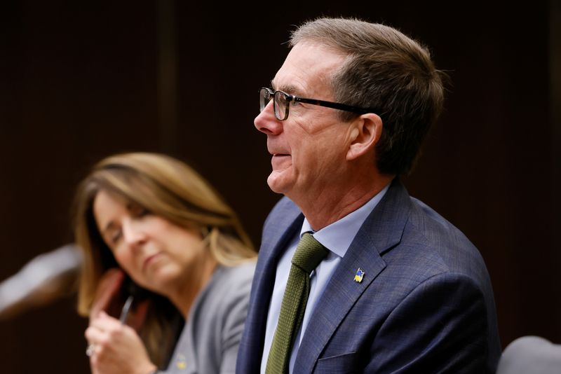 &copy; Reuters. FILE PHOTO: Bank of Canada Governor Tiff Macklem and Senior Deputy Governor Carolyn Rogers prepare to testify at a parliamentary finance committee meeting in Ottawa, Ontario, Canada April 25, 2022. REUTERS/Blair Gable