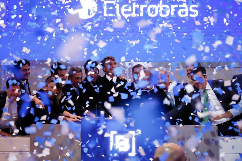 &copy; Reuters. Cerimônia de toque de campainha para celebrar a oferta subsequente de ações da Eletrobras. São Paulo, SP, 14/06/2022. REUTERS/Alan Santos/Presidência da República/Divulgação via Reuters  