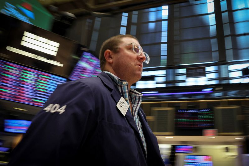 &copy; Reuters. Operador trabalha no salão da Bolsa de Valores de Nova York
13/07/2022
REUTERS/Brendan McDermid