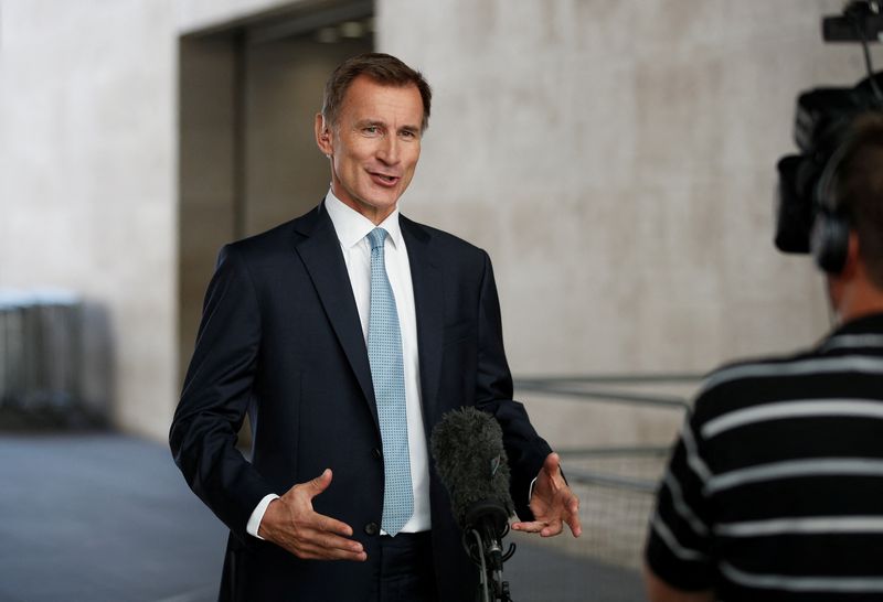 &copy; Reuters. FILE PHOTO: Jeremy Hunt, Conservative party leadership candidate speaks during an interview, in London, Britain, July 10, 2022.  REUTERS/Peter Nicholls