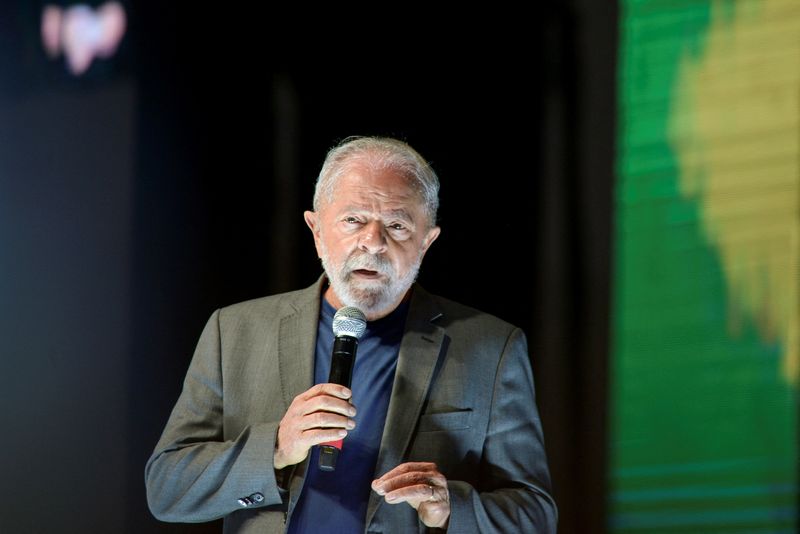 &copy; Reuters. Ex-presidente Luiz Inácio Lula da Silva durante ato de pré-campanha em Brasília
12/07/2022
REUTERS/Ton Molina