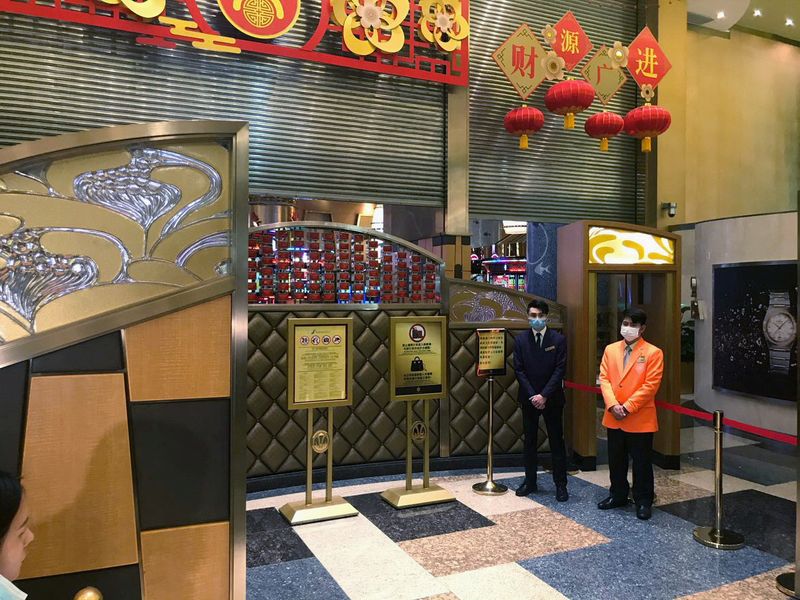 © Reuters. FILE PHOTO: Shutters are being opened at the Grand Lisboa Casino after gambling recommenced at midnight, in Macau, China February 20, 2020. REUTERS/Aleksander Solum/File Photo