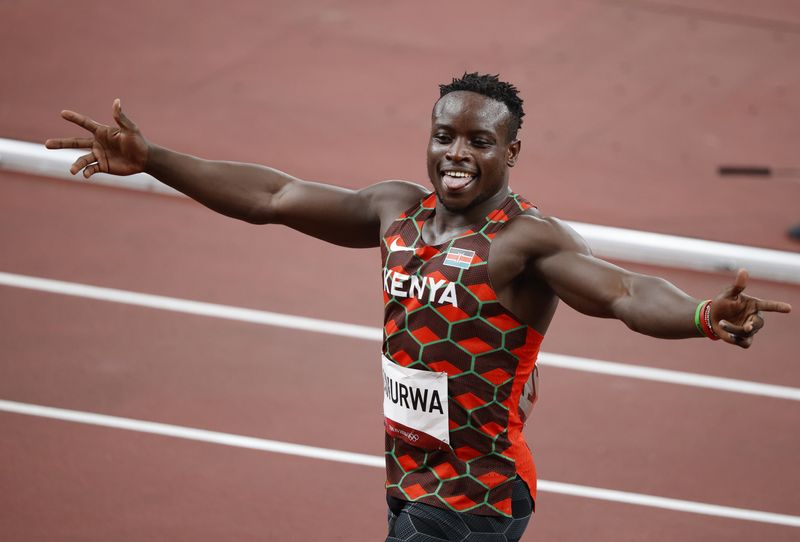 &copy; Reuters. العداء  الكيني فرديناند أومانيالا يحتفل بفوزه بسباق 100 متر عدو في أوليمبياد طوكيو بصورة من أرشيف رويترز.