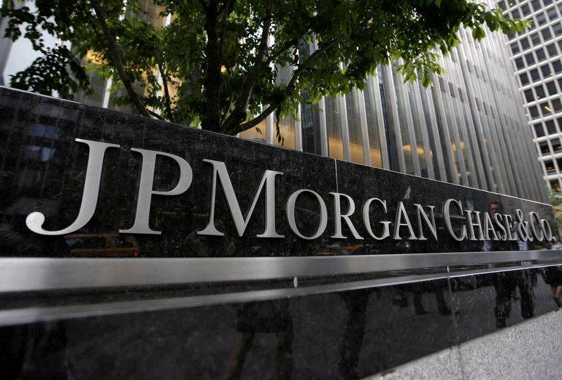 JPMorgan profit falls 28%, Dimon cautious on global economy