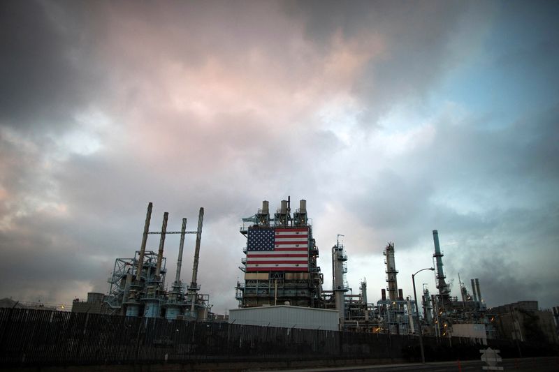 &copy; Reuters. FILE PHOTO: A general view Tesoro's Los Angeles oil refinery in Los Angeles, California October 10, 2014. REUTERS/Lucy Nicholson