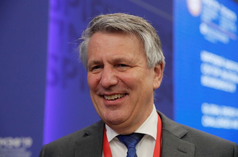 &copy; Reuters. FILE PHOTO: Chief Executive Officer of Royal Dutch Shell Ben van Beurden attends a session of the St. Petersburg International Economic Forum (SPIEF), Russia June 7, 2019. REUTERS/Maxim Shemetov