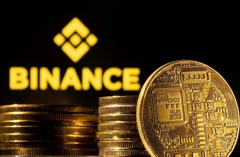 &copy; Reuters. FILE PHOTO: A representation of cryptocurrency is seen in front of Binance logo in this illustration taken, March 4, 2022. REUTERS/Dado Ruvic/Illustration/