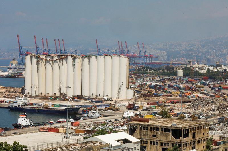 &copy; Reuters. صوامع تضررت من انفجار بمرفأ بيروت في عام 20202 في صورة من أرشيف رويترز. 