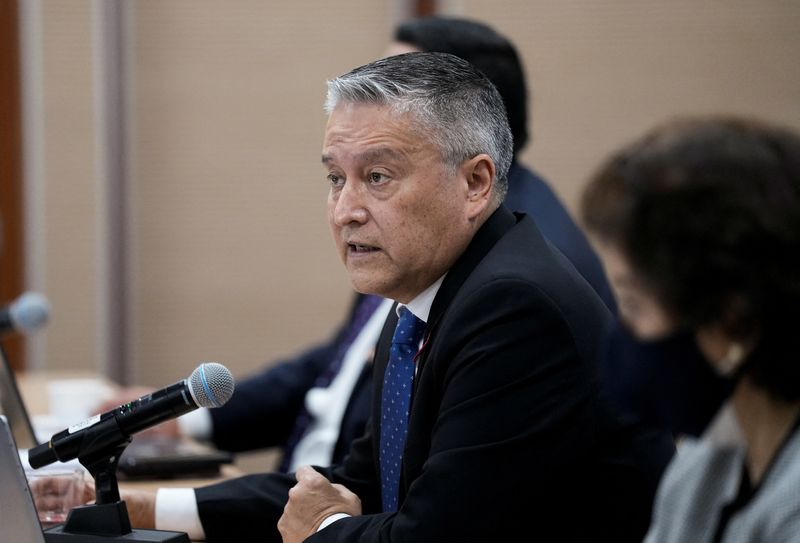 © Reuters. Peru's Minister of Economy and Finance Oscar Graham addresses the media, in Lima, Peru July 14, 2022. REUTERS/Angela Ponce