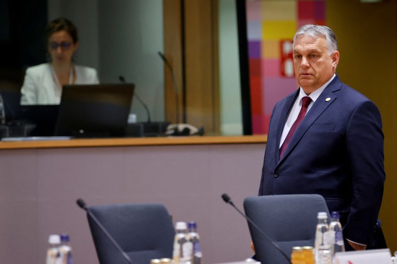 © Reuters. Hungarian Prime Minister Viktor Orban walks at a main meeting room ahead of European Union leaders summit in Brussels, Belgium June 23, 2022. REUTERS/Johanna Geron/Files