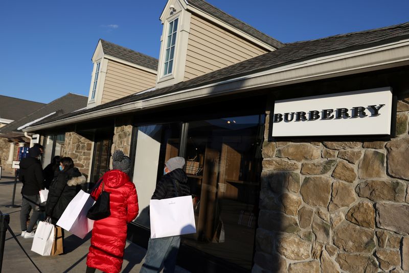 &copy; Reuters. FILE PHOTO: People stand outside Burberry at the Woodbury Common Premium Outlets in Central Valley, New York, U.S., February 15, 2022. REUTERS/Andrew Kelly