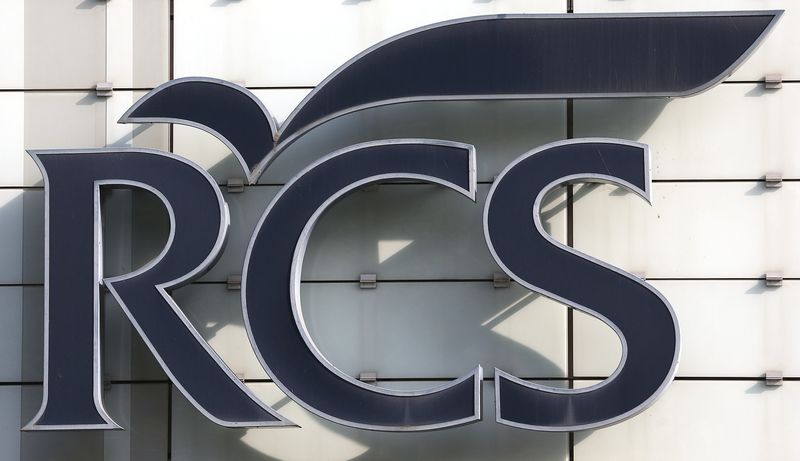&copy; Reuters.  Il logo RCS MediaGroup SpA è visibile fuori dalla sede centrale di Milano, 7 aprile 2016.   REUTERS/Stefano Rellandini