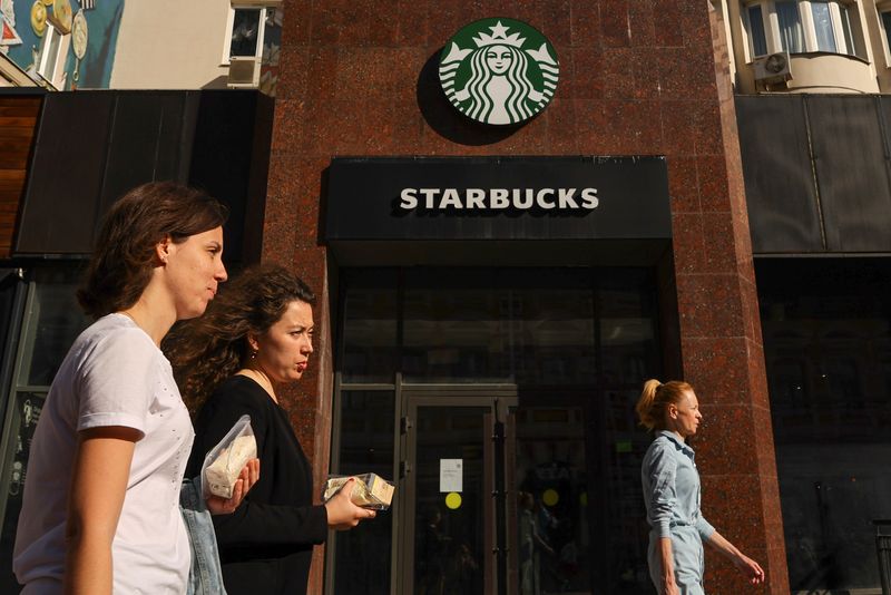 Restaurateur Pinskiy to buy Starbucks' Russia coffee shops -report