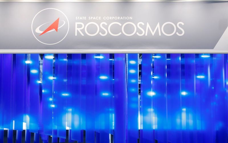 &copy; Reuters. FOTO DE ARCHIVO: El logotipo de la Agencia Espacial Federal Rusa Roscosmos, en el Salón Aeronáutico de Berlín ILA en Schoenefeld, al sur de Berlín, Alemania. 1 de junio de 2016.    REUTERS/Fabrizio Bensch