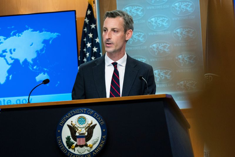© Reuters. المتحدث باسم وزارة الخارجية الأمريكية نيد برايس خلال مؤتمر صحفي في واشنطن في العاشر من مارس آذار 2022. صورة لرويترز .