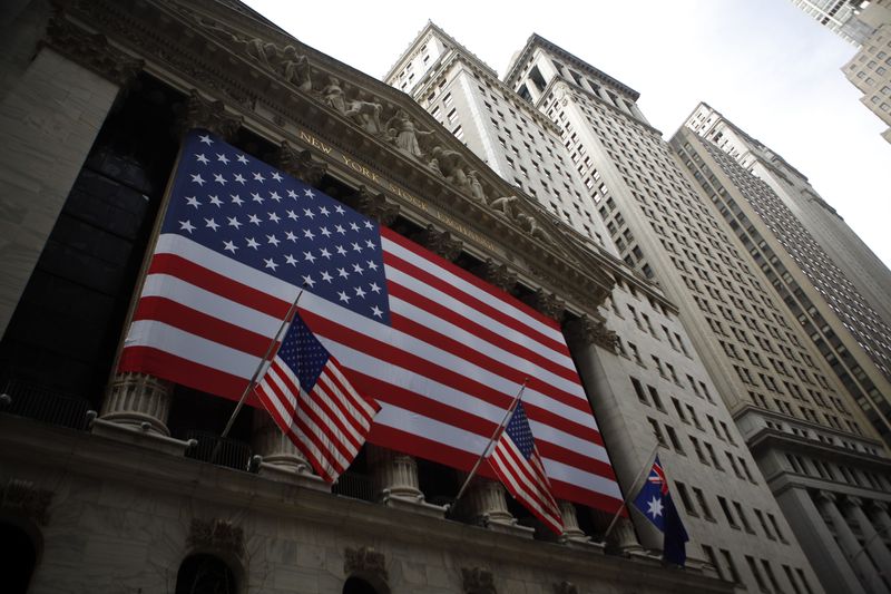 &copy; Reuters. Imagen de archivo del exterior de la Bolsa de Nueva York en Nueva York, Estados Unidos. 27 de marzo, 2009. REUTERS/Eric Thayer/Archivo